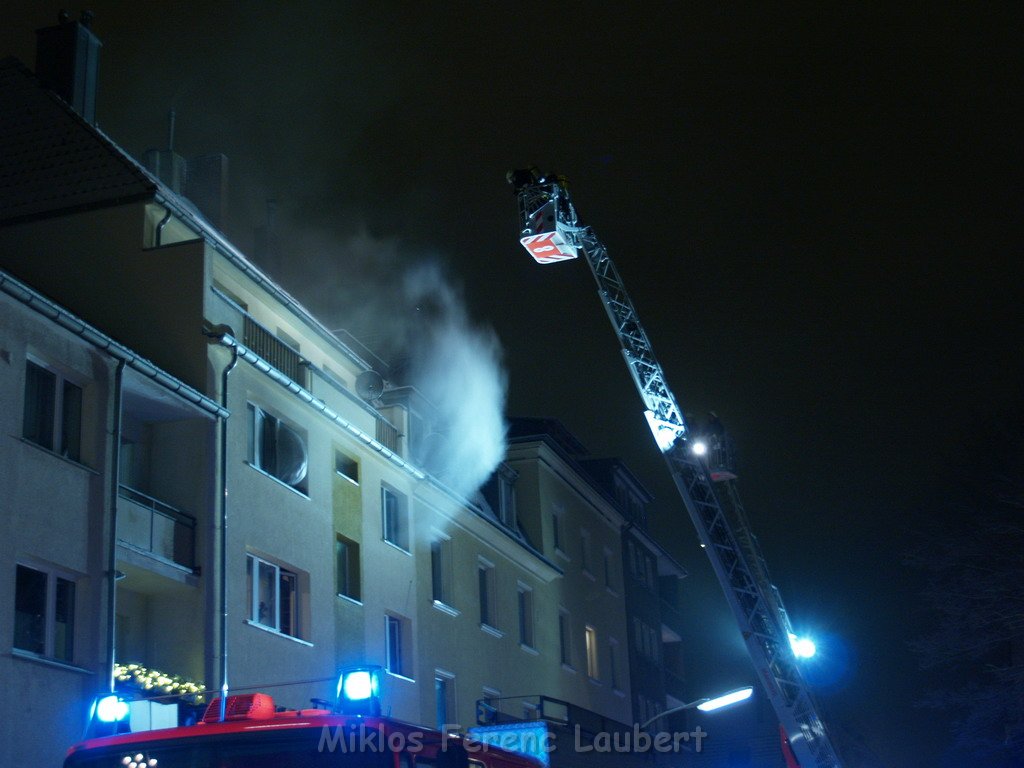 Feuer in Kueche Koeln Vingst Homarstr P624.JPG